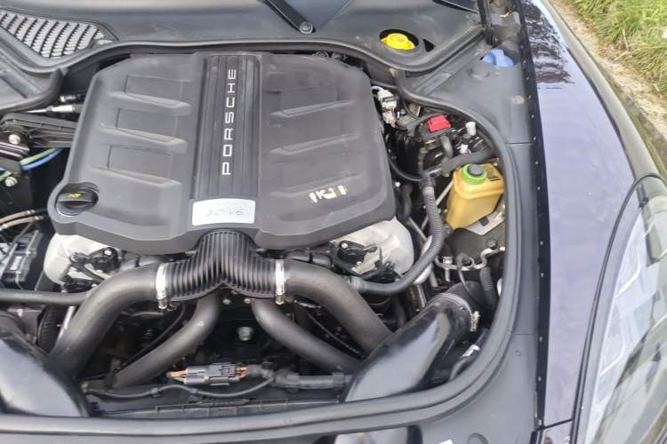 Used Porsche Panamera 2014 Panamera 3.0T Engine Bay Left
