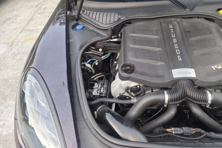 Used Porsche Panamera 2014 Panamera 3.0T Engine Bay Right
