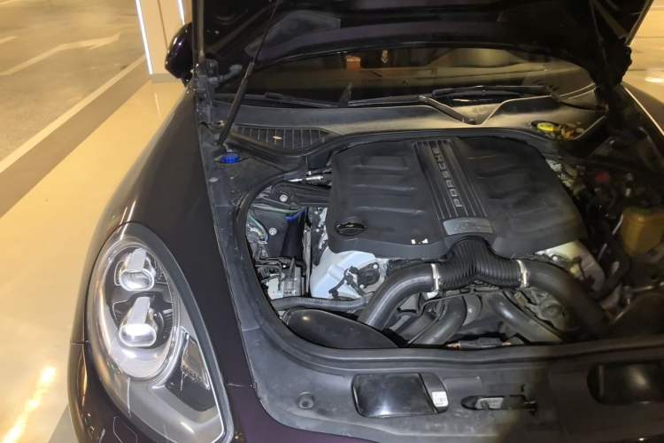 Used Porsche Panamera 2014 Panamera 4 3.0T Engine Bay Right