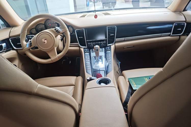 Used Porsche Panamera 2014 Panamera 4 Executive 3.0T Interior 2