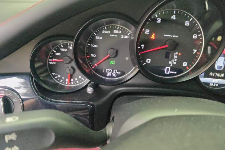 Used Porsche Panamera 2014 Panamera 4 Executive 3.0T Odometer Close Up