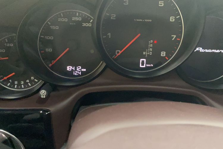 Used Porsche Panamera 2014 Panamera 3.0T Odometer Close Up