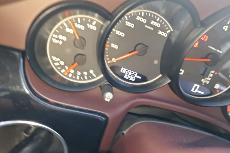 Used Porsche Panamera 2014 Panamera 3.0T Odometer Close Up