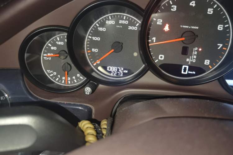 Used Porsche Panamera 2014 Panamera 3.0T Odometer Close Up