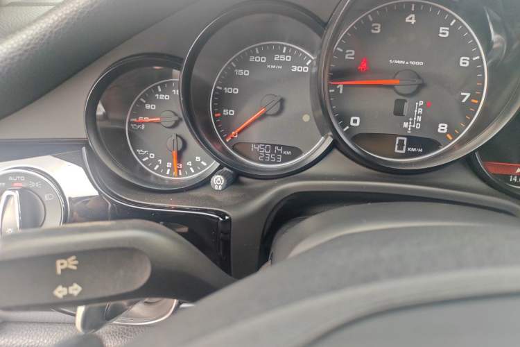 Used Porsche Panamera 2014 Panamera 3.0T Odometer Close Up