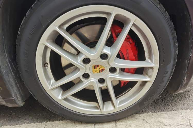 Used Porsche Panamera 2014 Panamera S Executive 3.0T Right Front Wheel Hub