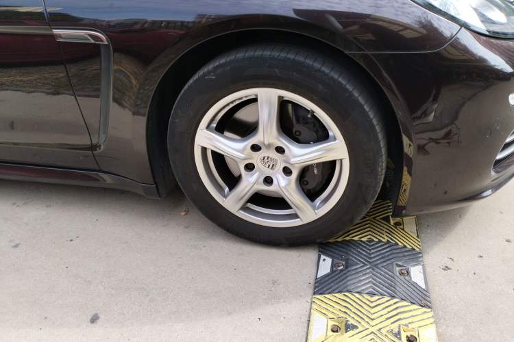 Used Porsche Panamera 2014 Panamera 3.0T Right Front Wheel Hub