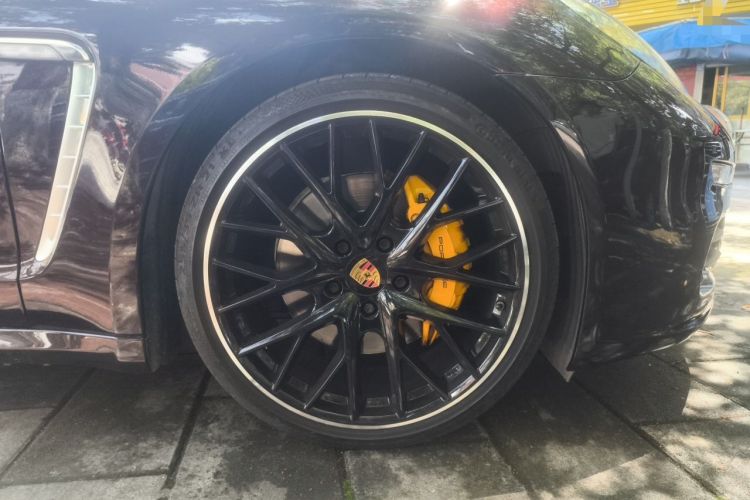 Used Porsche Panamera 2014 Panamera S Executive 3.0T Right Front Wheel Hub