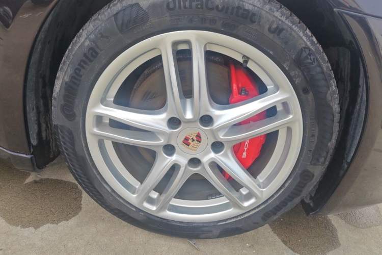 Used Porsche Panamera 2014 Panamera 3.0T Right Front Wheel Hub