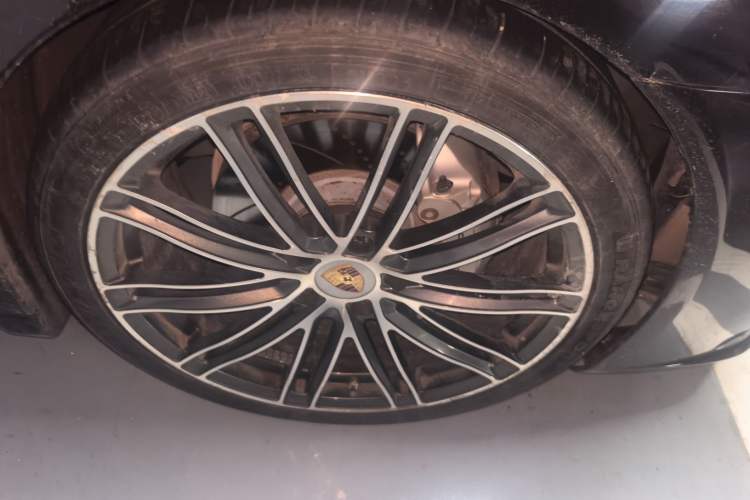 Used Porsche Panamera 2014 Panamera S Executive 3.0T Right Front Wheel Hub