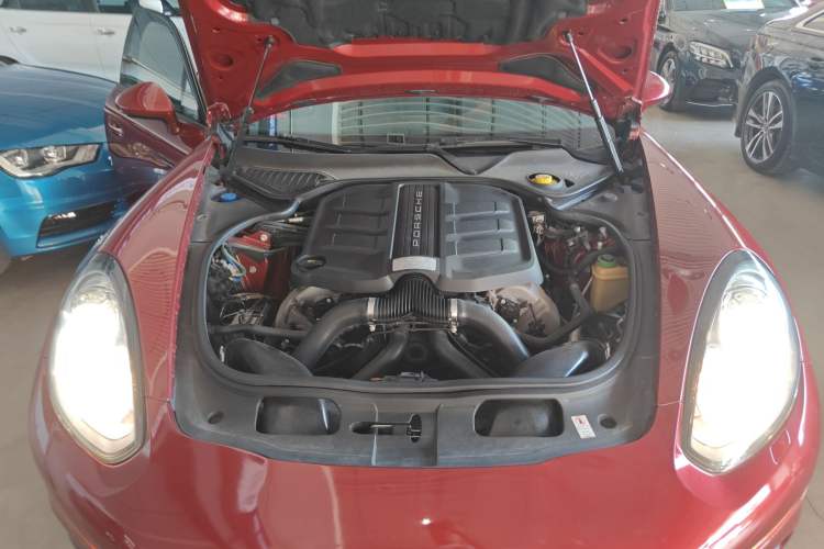 Used Porsche Panamera 2014 Panamera 3.0T Engine Bay