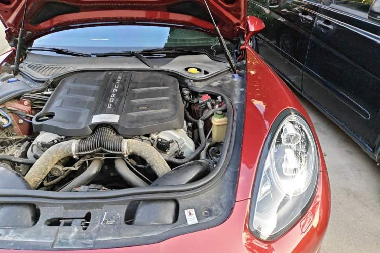 Used Porsche Panamera 2014 Panamera 3.0T Engine Bay Left