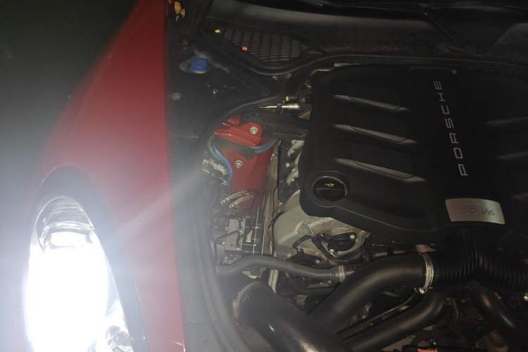 Used Porsche Panamera 2014 Panamera 3.0T Engine Bay Right