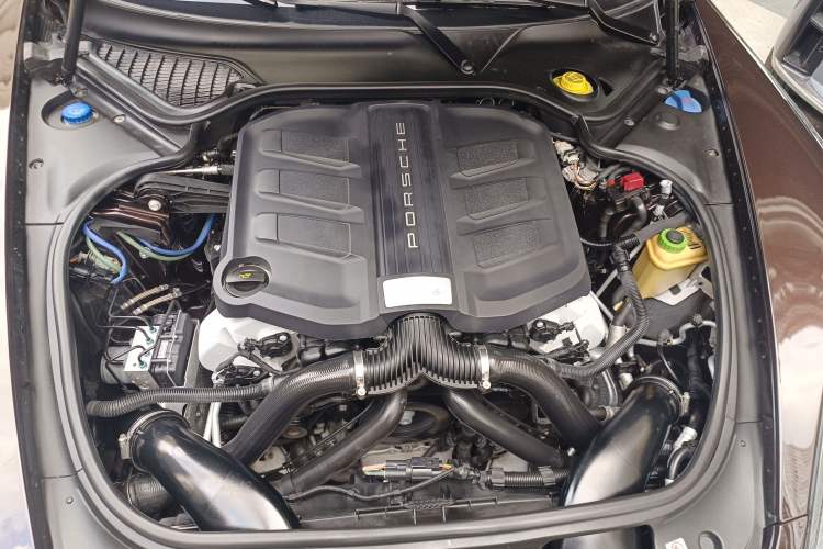 Used Porsche Panamera 2014 Panamera 3.0T Engine Bay