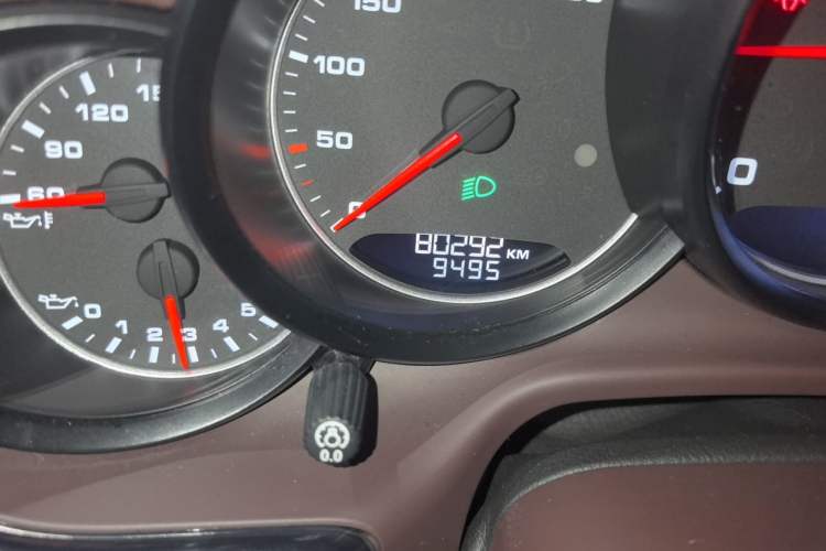 Used Porsche Panamera 2014 Panamera 3.0T Odometer Close Up