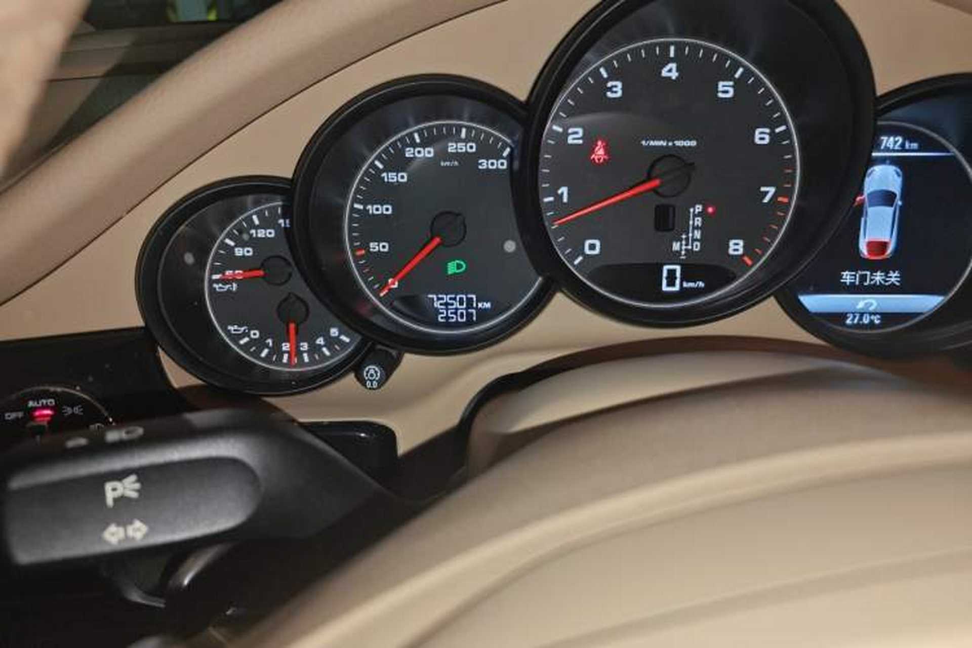 Used Porsche Panamera 2014 Panamera 3.0T Odometer Close Up