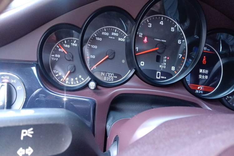 Used Porsche Panamera 2014 Panamera 4 3.0T Odometer Close Up