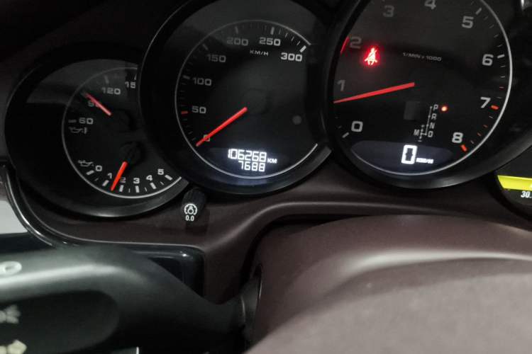 Used Porsche Panamera 2014 Panamera 3.0T Odometer Close Up