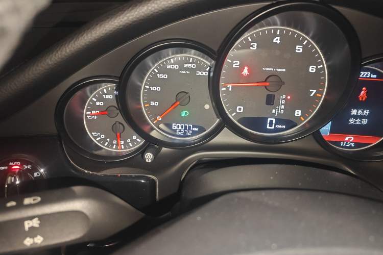 Used Porsche Panamera 2014 Panamera 3.0T Odometer Close Up