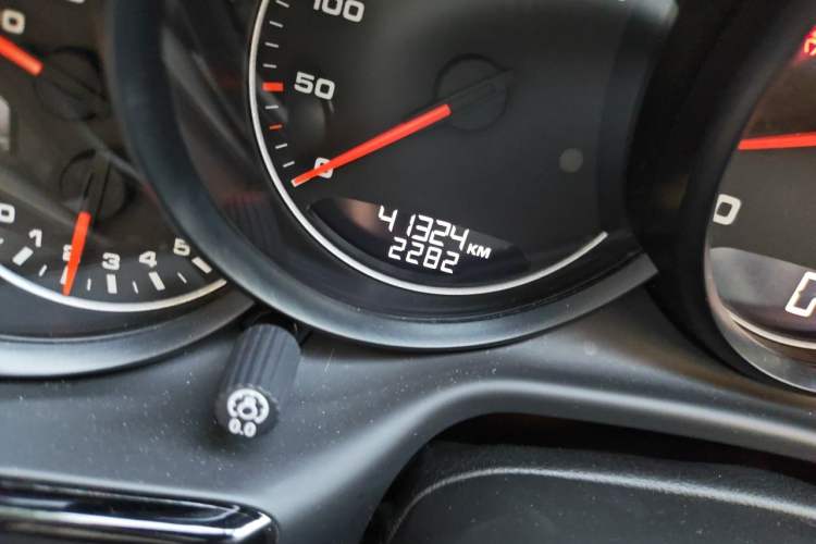Used Porsche Panamera 2014 Panamera 3.0T Odometer Close Up