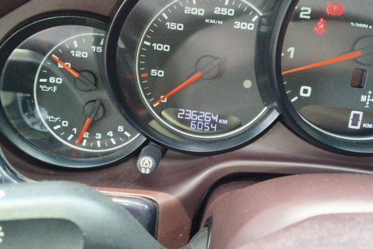 Used Porsche Panamera 2014 Panamera 4 3.0T Odometer Close Up