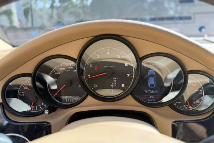 Used Porsche Panamera 2014 Panamera 3.0T Odometer Close Up