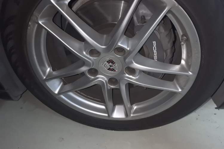 Used Porsche Panamera 2014 Panamera 3.0T Right Front Wheel Hub