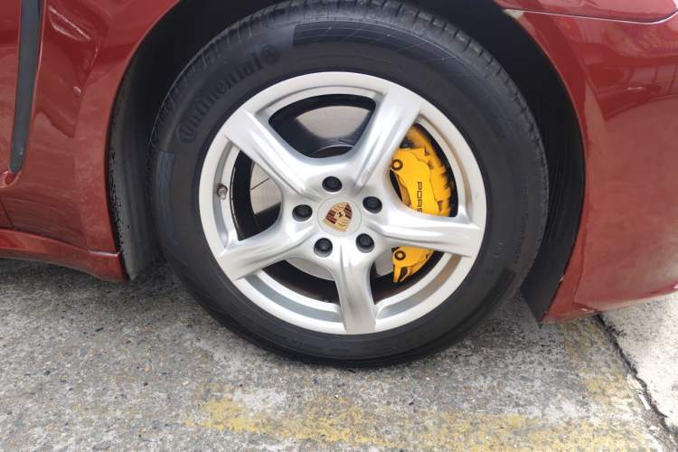 Used Porsche Panamera 2014 Panamera 3.0T Right Front Wheel Hub