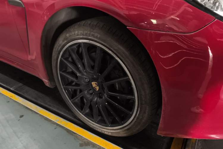 Used Porsche Panamera 2014 Panamera 3.0T Right Front Wheel Hub