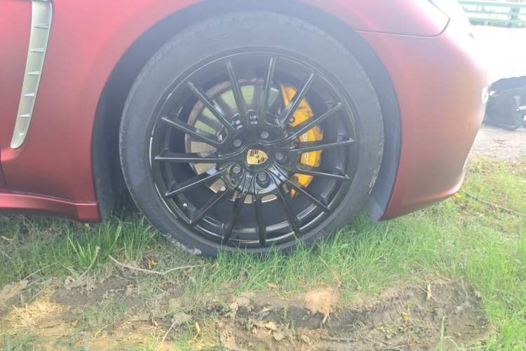 Used Porsche Panamera 2014 Panamera 4 3.0T Right Front Wheel Hub