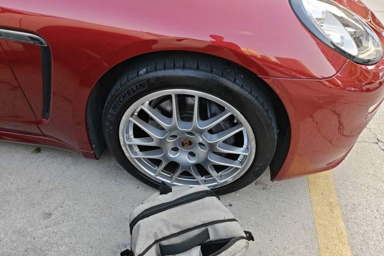 Used Porsche Panamera 2014 Panamera 3.0T Right Front Wheel Hub