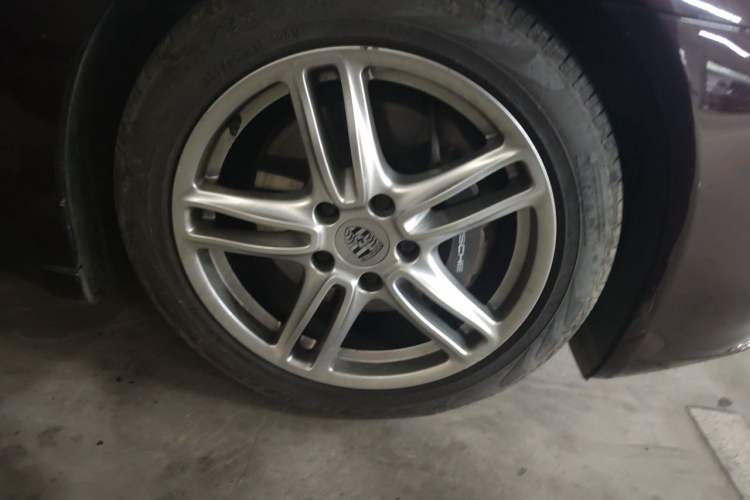 Used Porsche Panamera 2014 Panamera 4 3.0T Right Front Wheel Hub