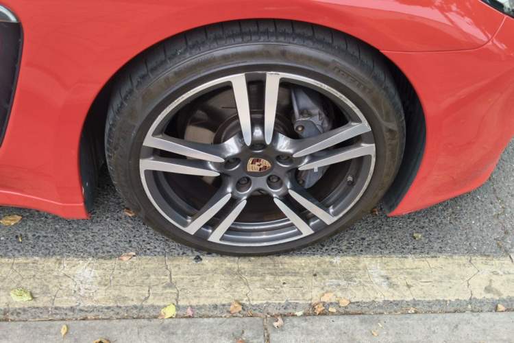 Used Porsche Panamera 2014 Panamera 4 3.0T Right Front Wheel Hub