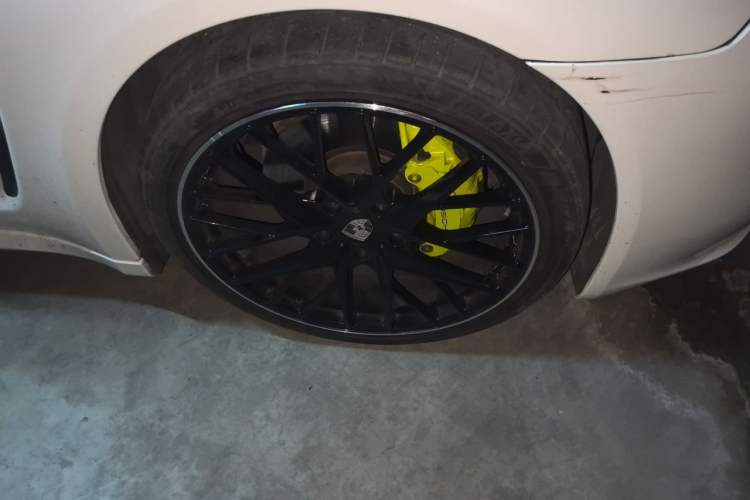 Used Porsche Panamera 2014 Panamera S E-Hybrid 3.0T Right Front Wheel Hub