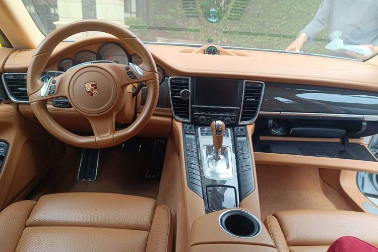 Used Porsche Panamera 2014 Panamera 4S Executive 3.0T Center Console