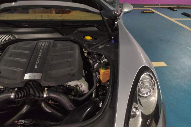 Used Porsche Panamera 2014 Panamera 3.0T Engine Bay Left