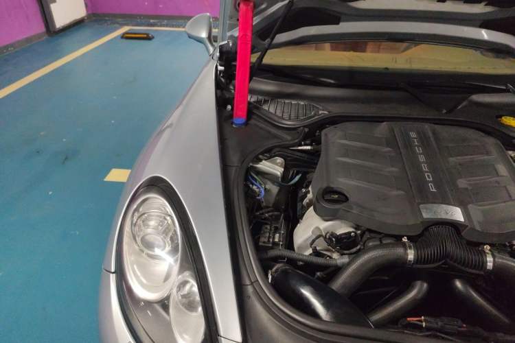 Used Porsche Panamera 2014 Panamera 3.0T Engine Bay Right