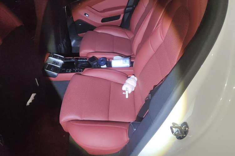 Used Porsche Panamera 2014 Panamera S E-Hybrid 3.0T Left Rear Seat