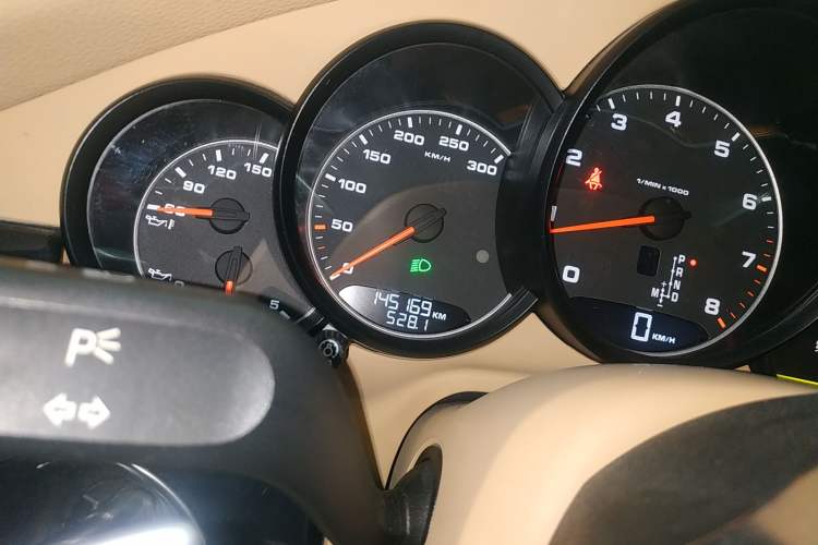 Used Porsche Panamera 2014 Panamera 3.0T Odometer Close Up