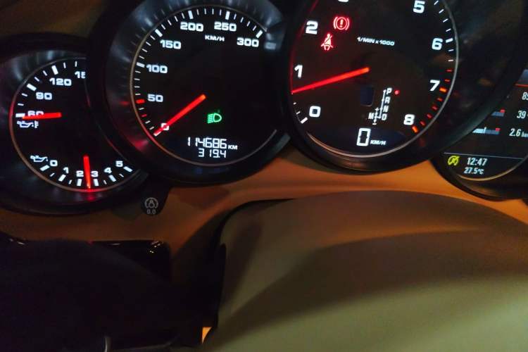 Used Porsche Panamera 2014 Panamera 3.0T Odometer Close Up