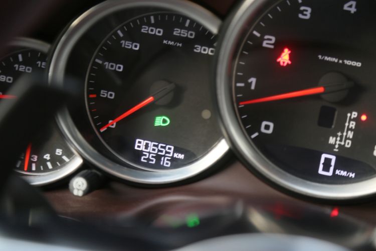 Used Porsche Panamera 2014 Panamera 3.0T Odometer Close Up