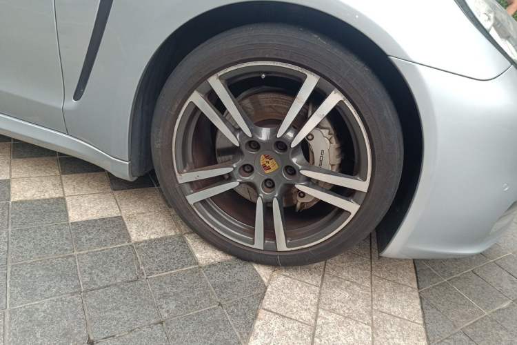 Used Porsche Panamera 2014 Panamera 4S Executive 3.0T Right Front Wheel Hub