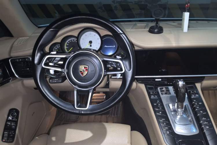 Used Porsche Panamera 2014 Panamera S E-Hybrid 3.0T Steering Wheel