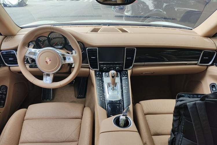 Used Porsche Panamera 2014 Panamera 3.0T Center Console