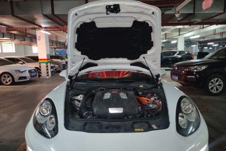 Used Porsche Panamera 2014 Panamera S E-Hybrid 3.0T Engine Bay
