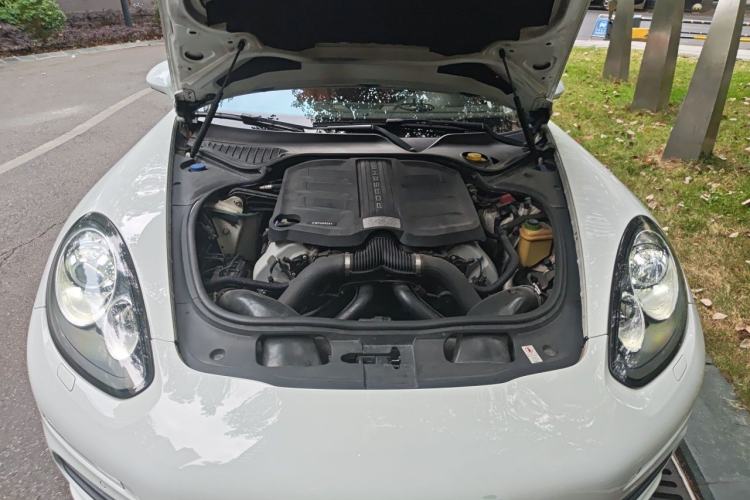 Used Porsche Panamera 2014 Panamera 3.0T Engine Bay