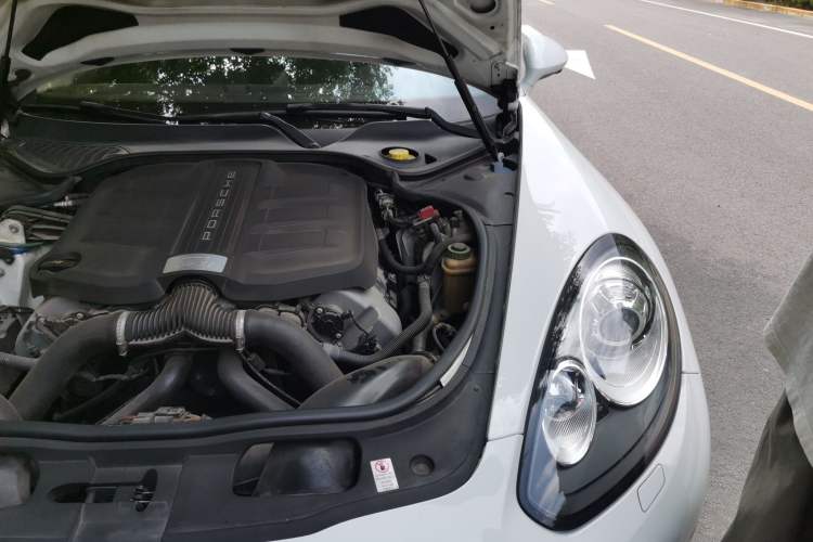 Used Porsche Panamera 2014 Panamera 3.0T Engine Bay Left