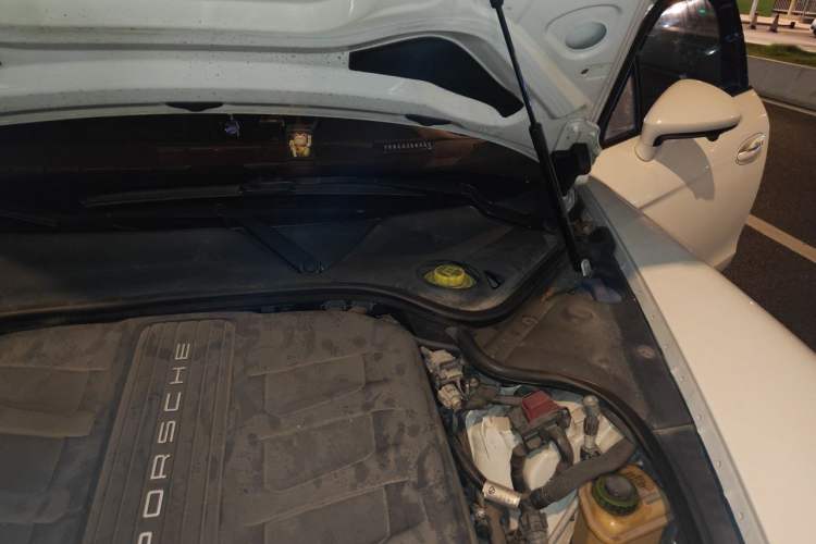 Used Porsche Panamera 2014 Panamera 3.0T Engine Bay Left