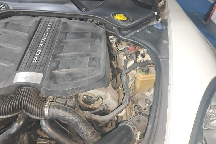Used Porsche Panamera 2014 Panamera 4 3.0T Engine Bay Left