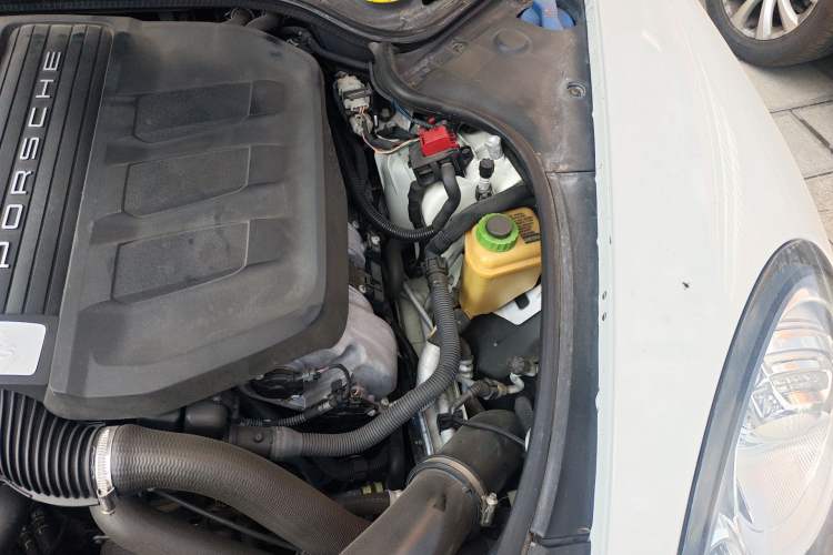Used Porsche Panamera 2014 Panamera 3.0T Engine Bay Left